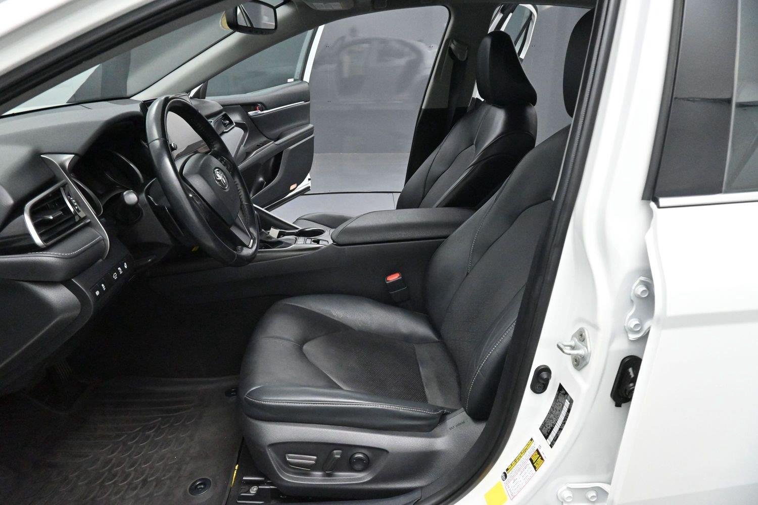 Used 2022 Wind Chill Pearl Toyota XSE image 12