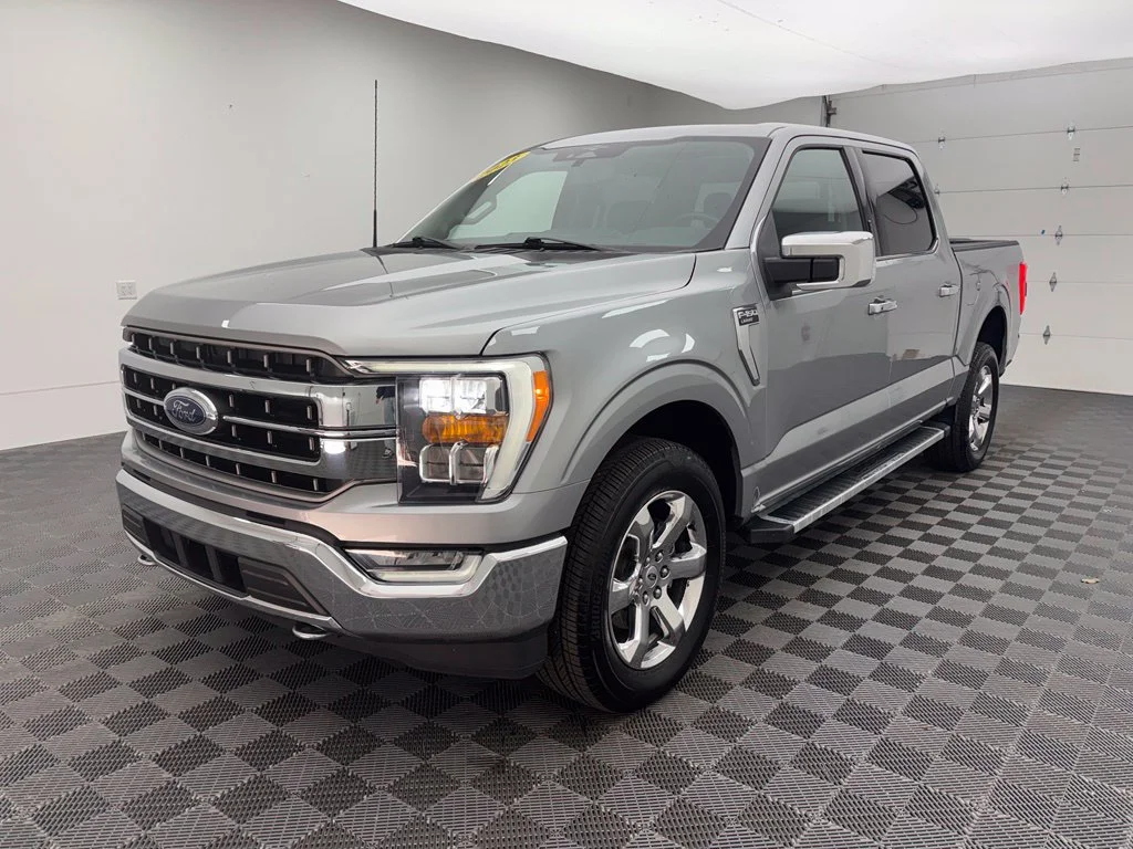 Used 2023 Silver Ford Lariat image 2