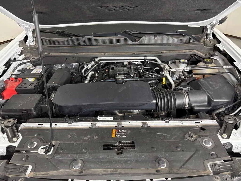 Used 2024 Summit White Chevrolet LT image 42