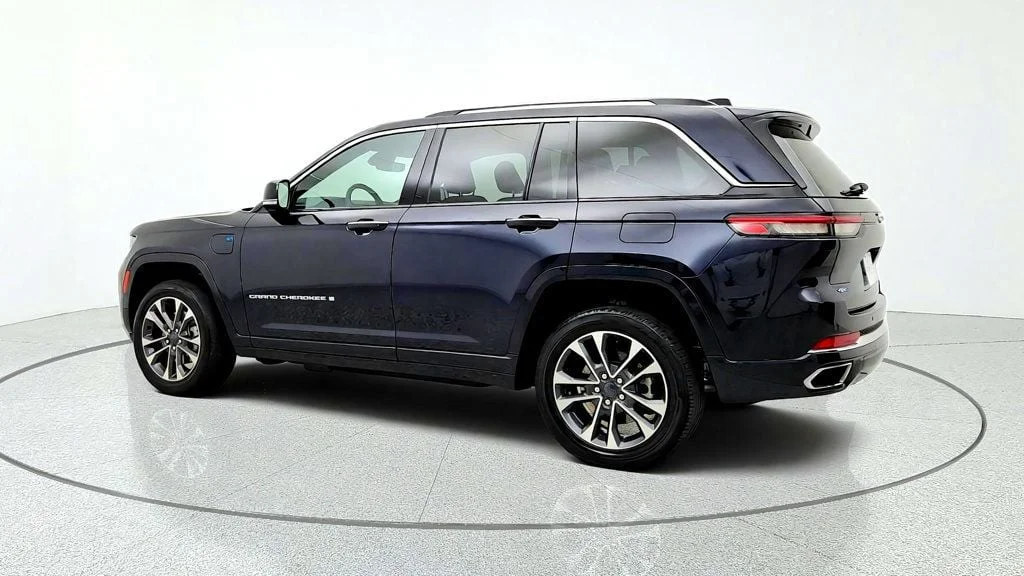 Used 2023 Midnight Sky Jeep Overland 4x4 image 7