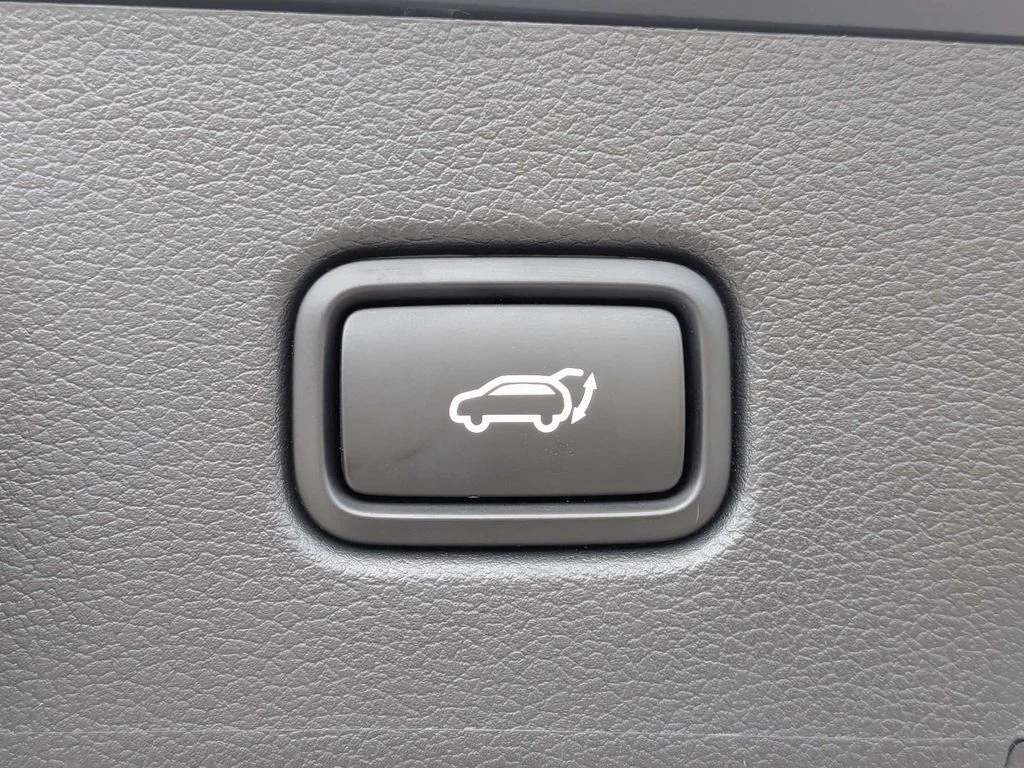 Used 2025 White Hyundai SEL Premium image 14