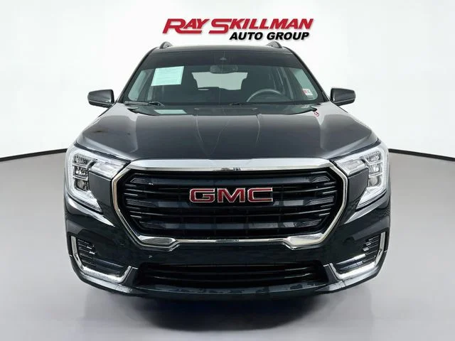 Used 2022 Black GMC SLE image 2