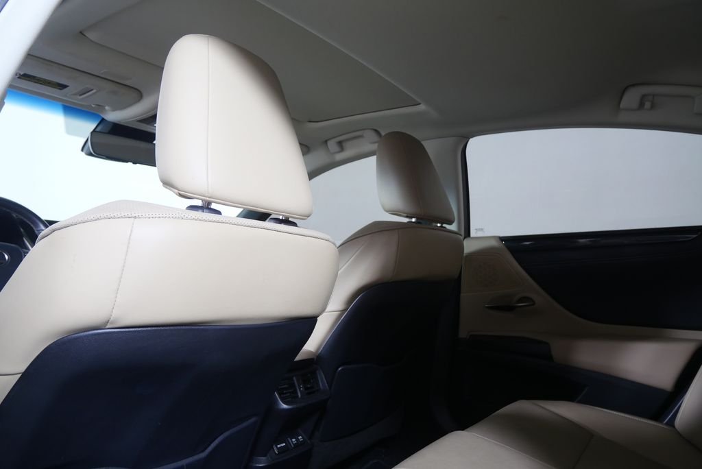 Used 2019 White Pearl Lexus 350 image 15