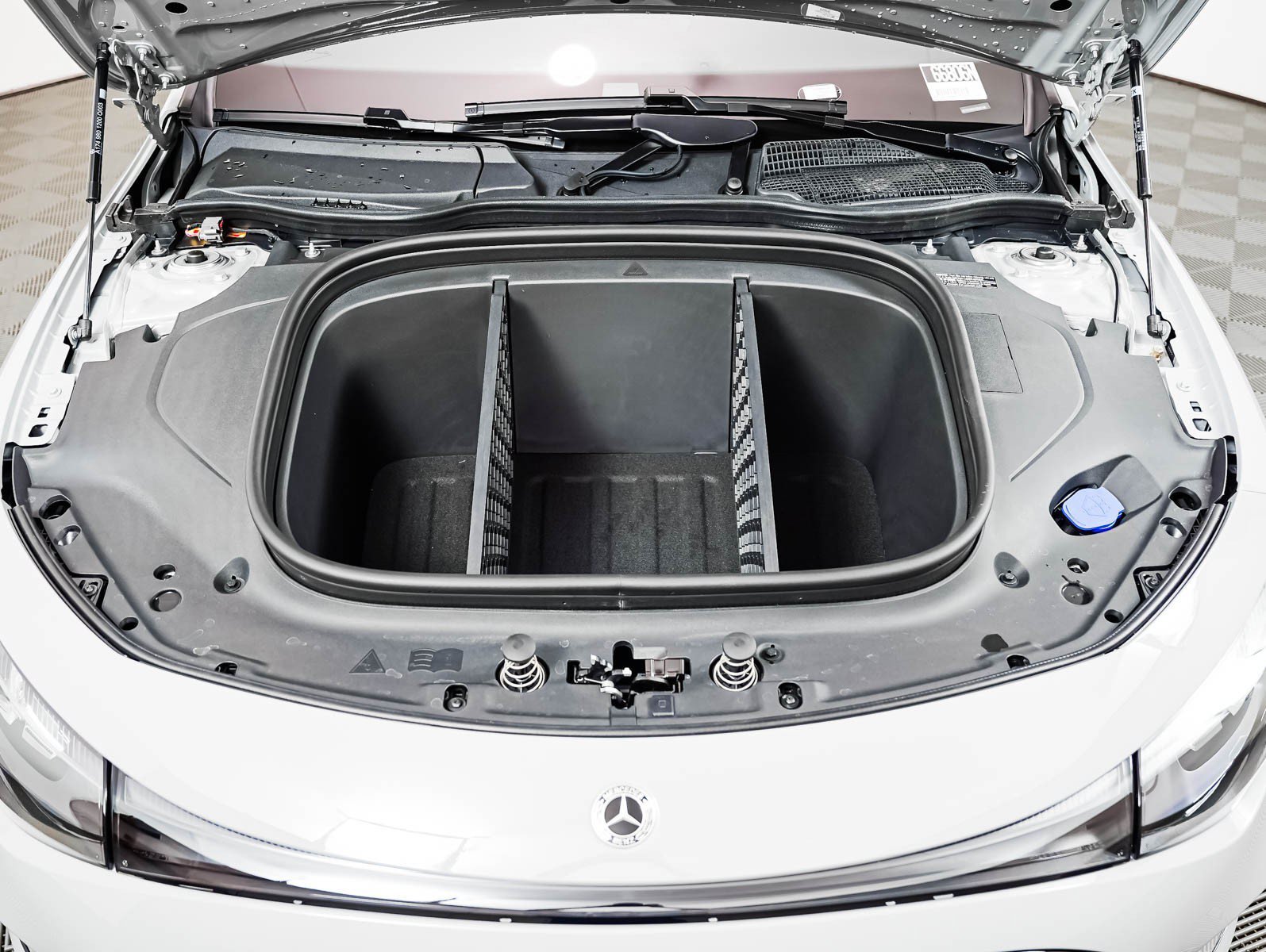 New 2027 MANUFAKTUR Alpine Grey Mercedes-Benz CLA 350 image 4