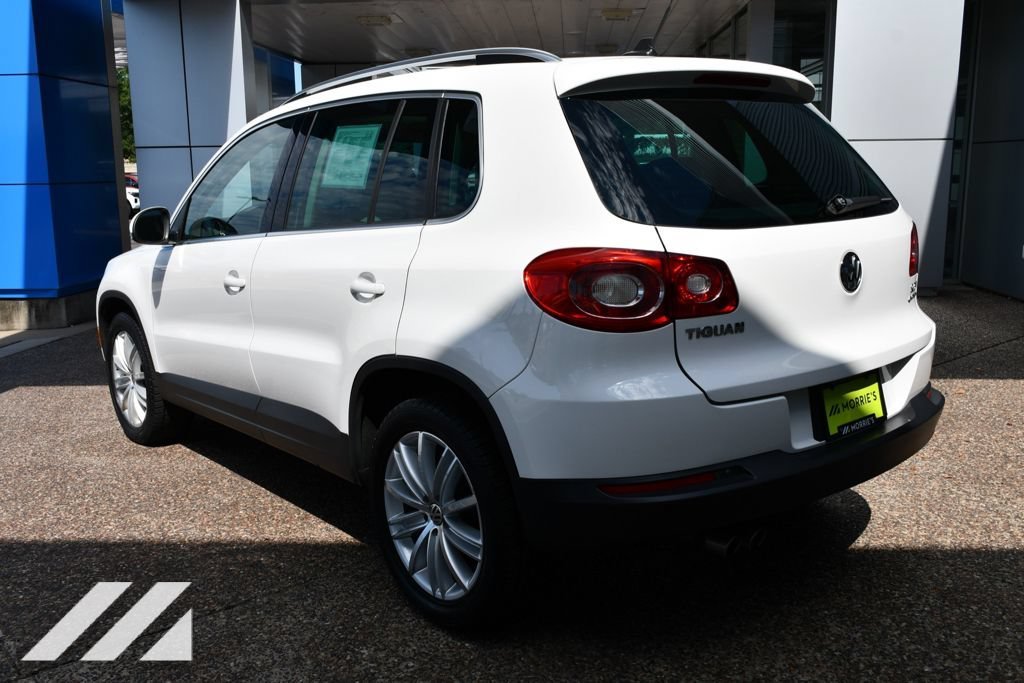 Used 2010  Volkswagen SE image 5