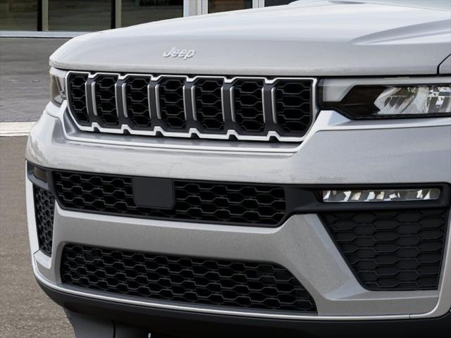 New 2026 Silver Zynith Exterior Paint Jeep Limited image 70