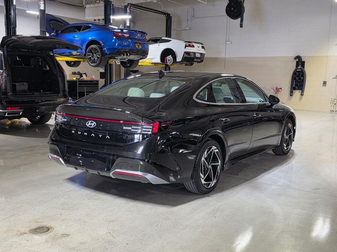 New 2026 Abyss Black Hyundai SEL Sport image 7