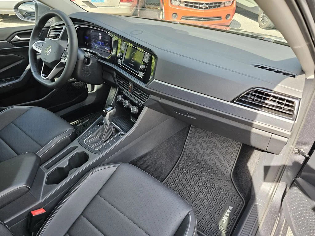 Used 2022 Gray Volkswagen 1.5T SE image 10