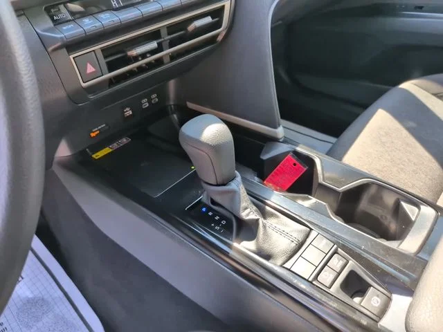 Used 2025 White Toyota LE image 19