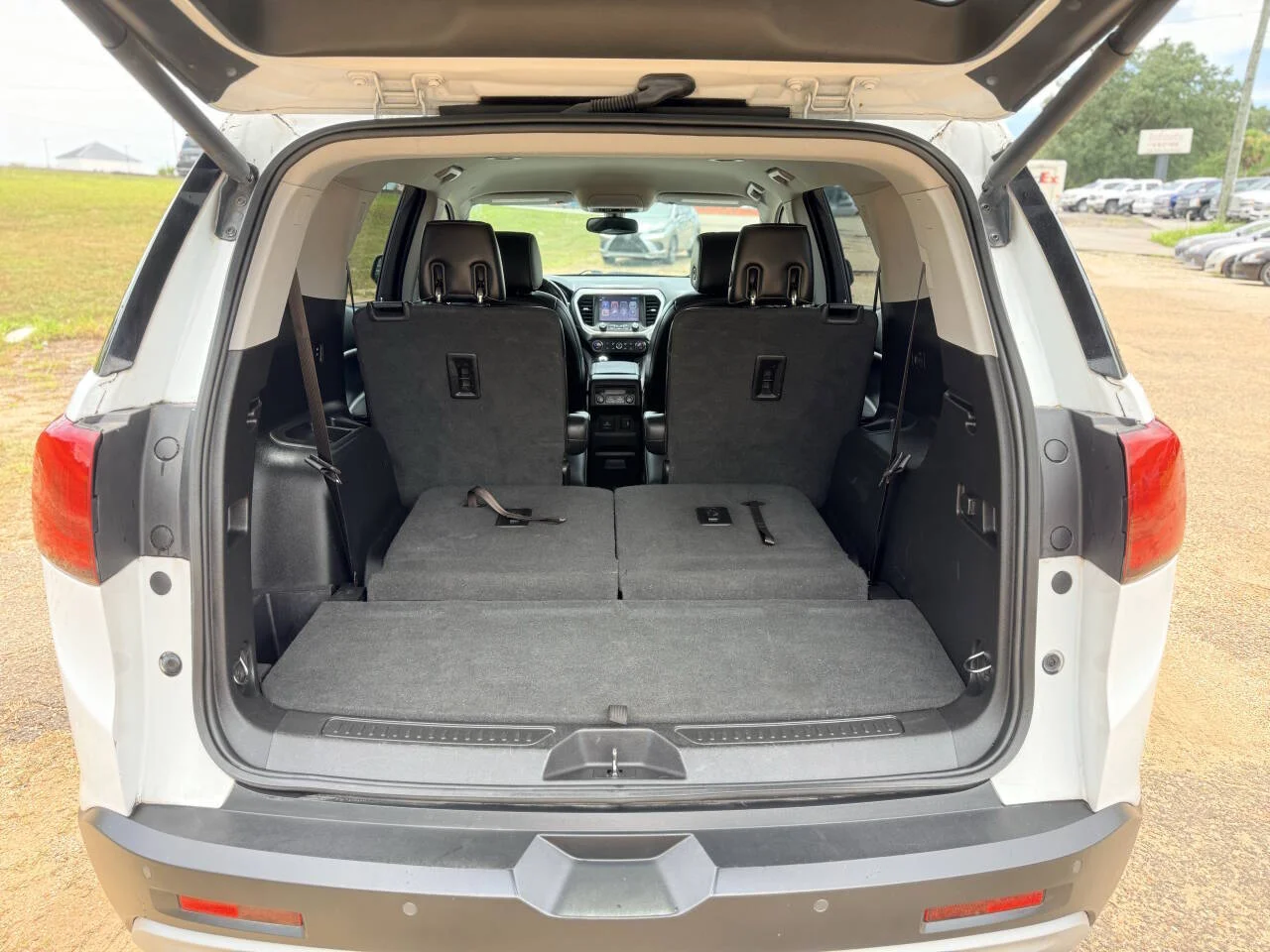 Used 2019 White GMC SLT 1 4dr SUV image 9