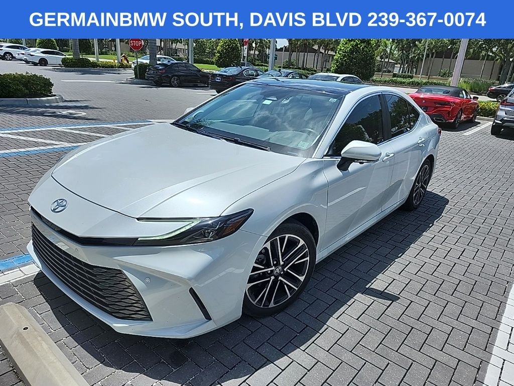 2025 Toyota Camry XLE Hybrid's photo