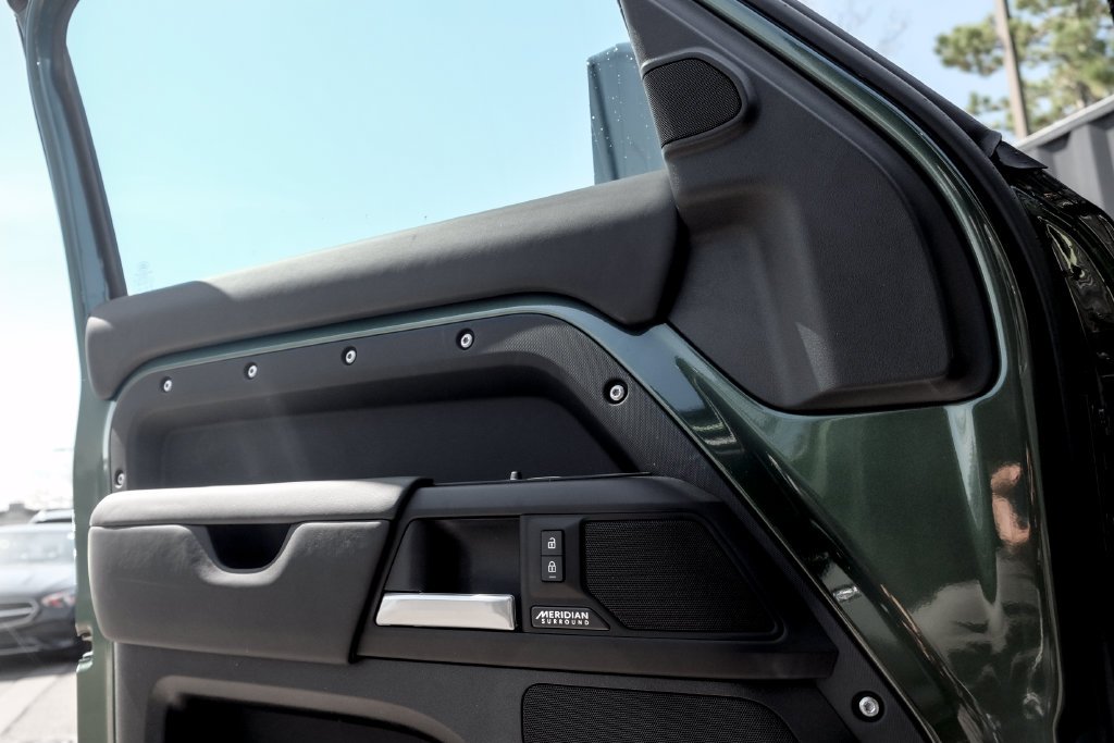 New 2026 Woolstone Green Land Rover X-Dynamic SE image 11