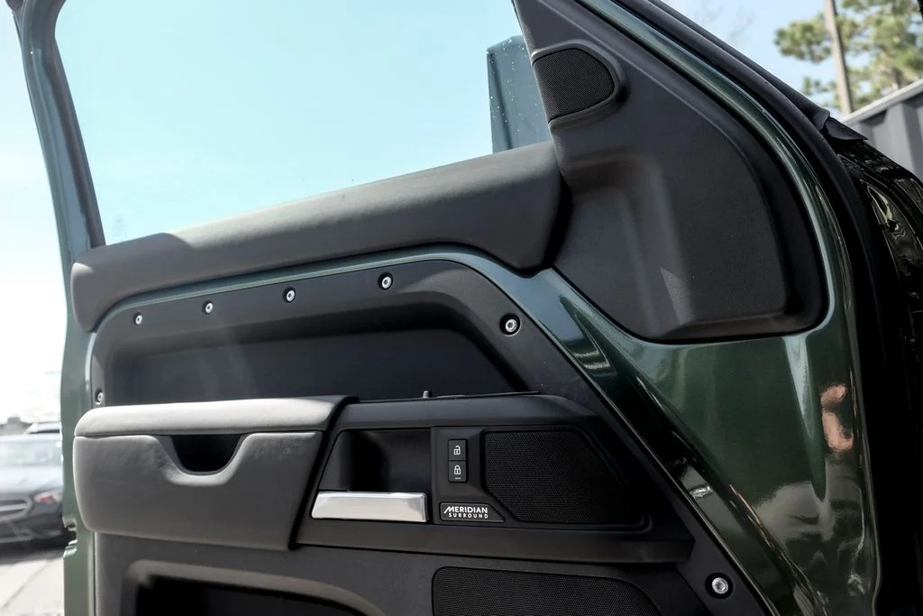 New 2026 Woolstone Green Land Rover X-Dynamic SE image 11