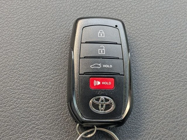 Used 2019 White Ford King Ranch image 29