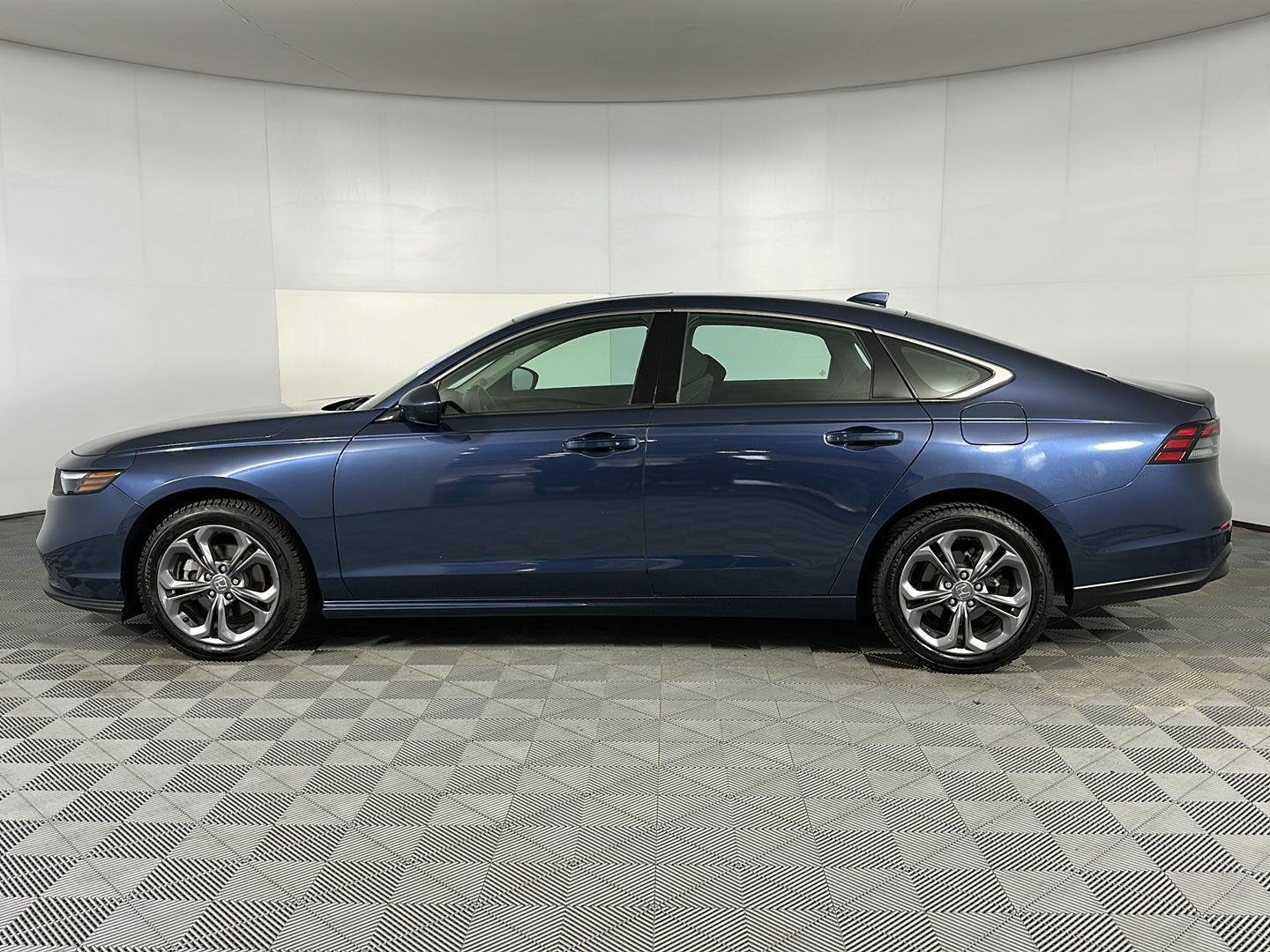 Used 2023 Canyon River Blue Metallic Honda EX image 5