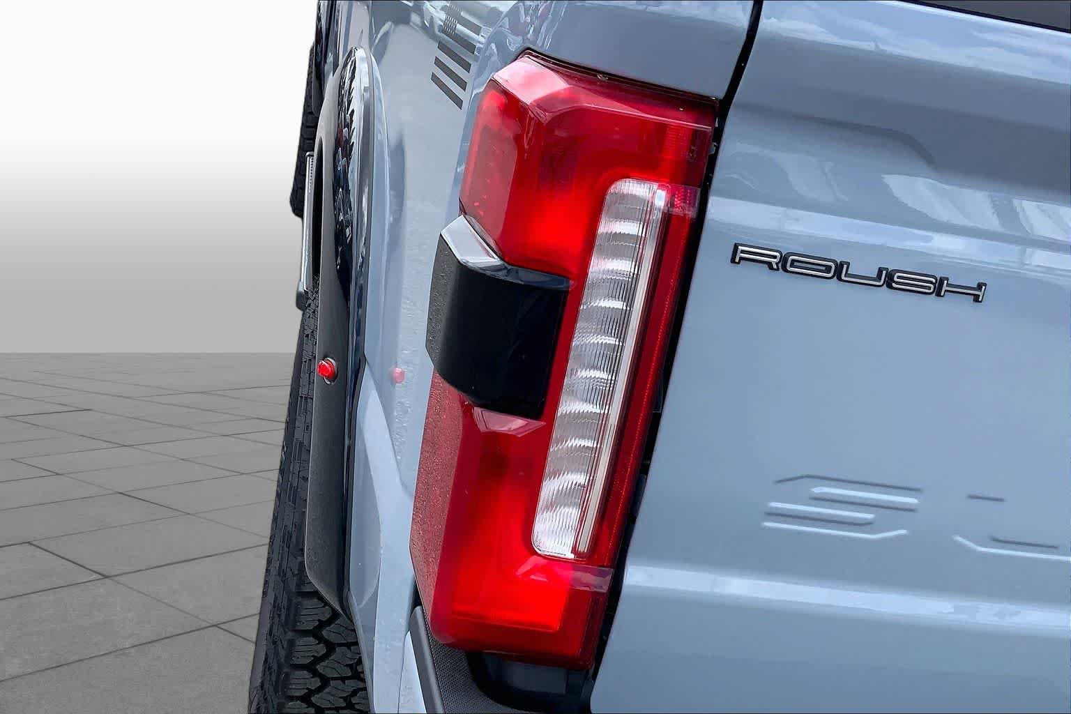 New 2026 Glacier Gray Metallic Tri-Coat Ford F-250® Lariat® image 14