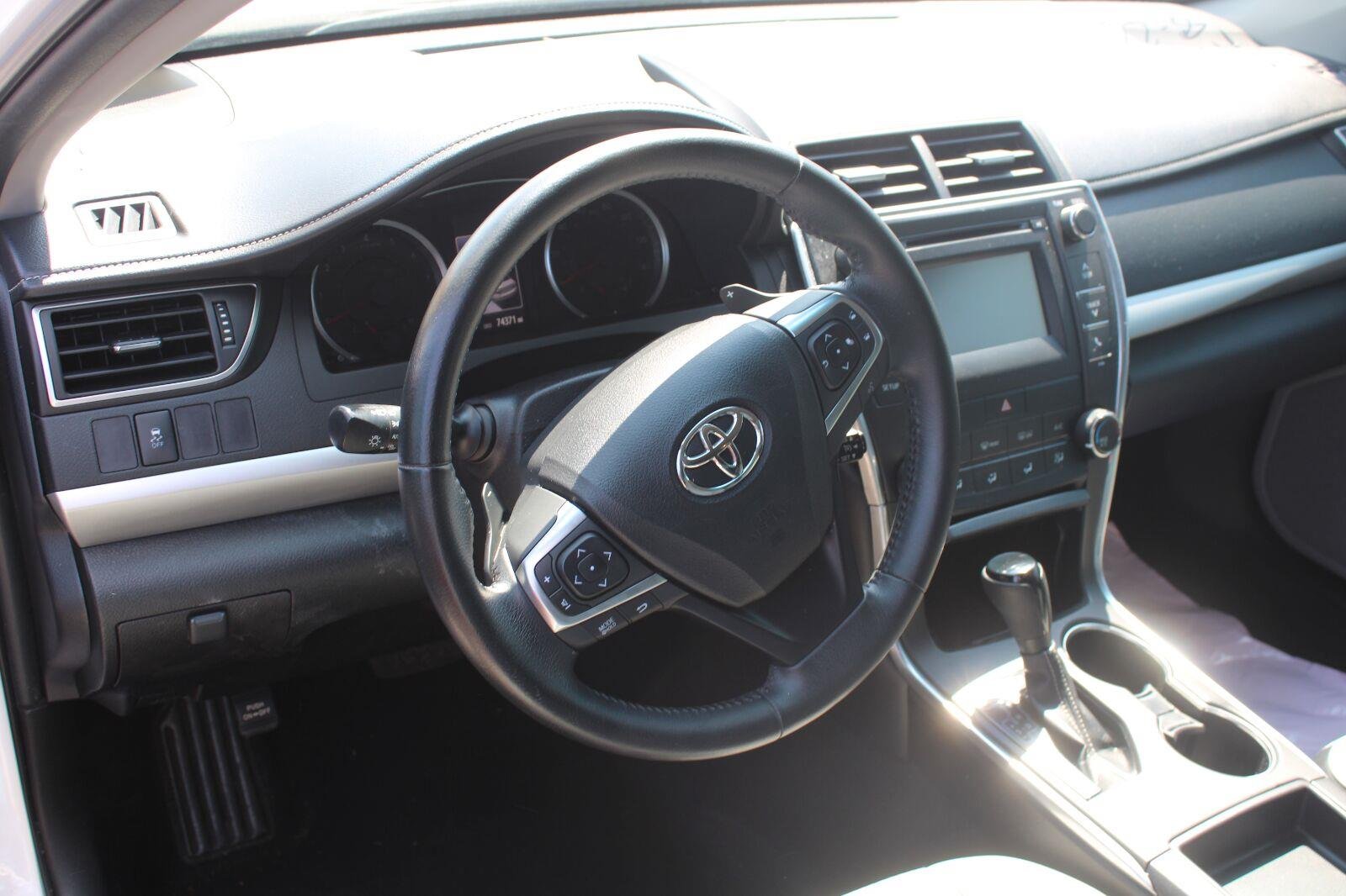 Used 2015 Super White Toyota LE image 9