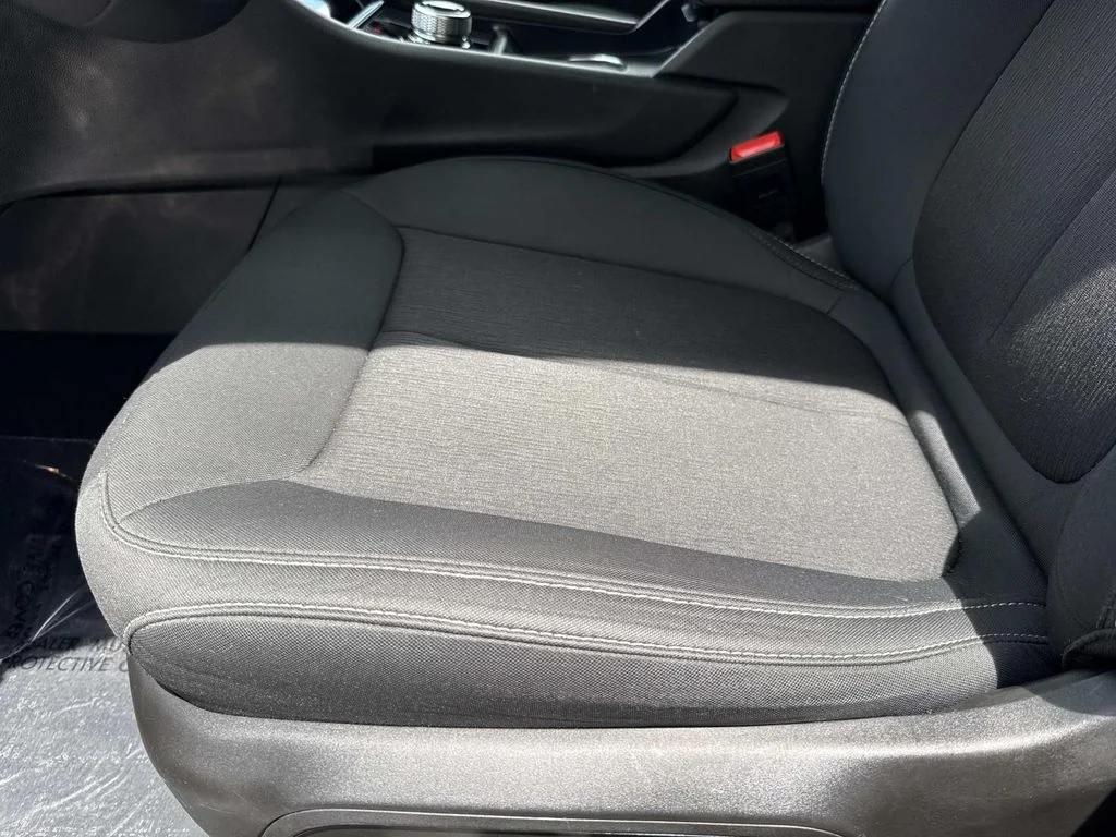 Used 2025 Silver Jeep Laredo image 25