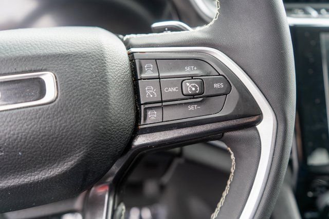 Used 2023 White Jeep Laredo image 19