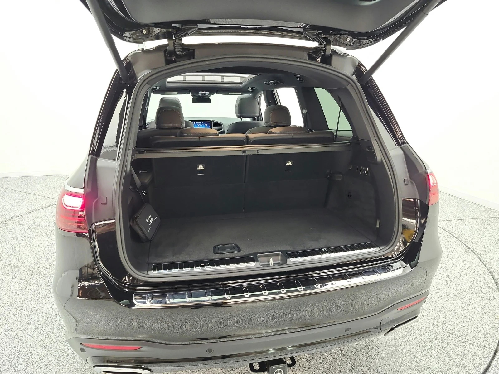 Used 2026 Obsidian Black Metallic Mercedes-Benz GLS 450 4MATIC® SUV image 25
