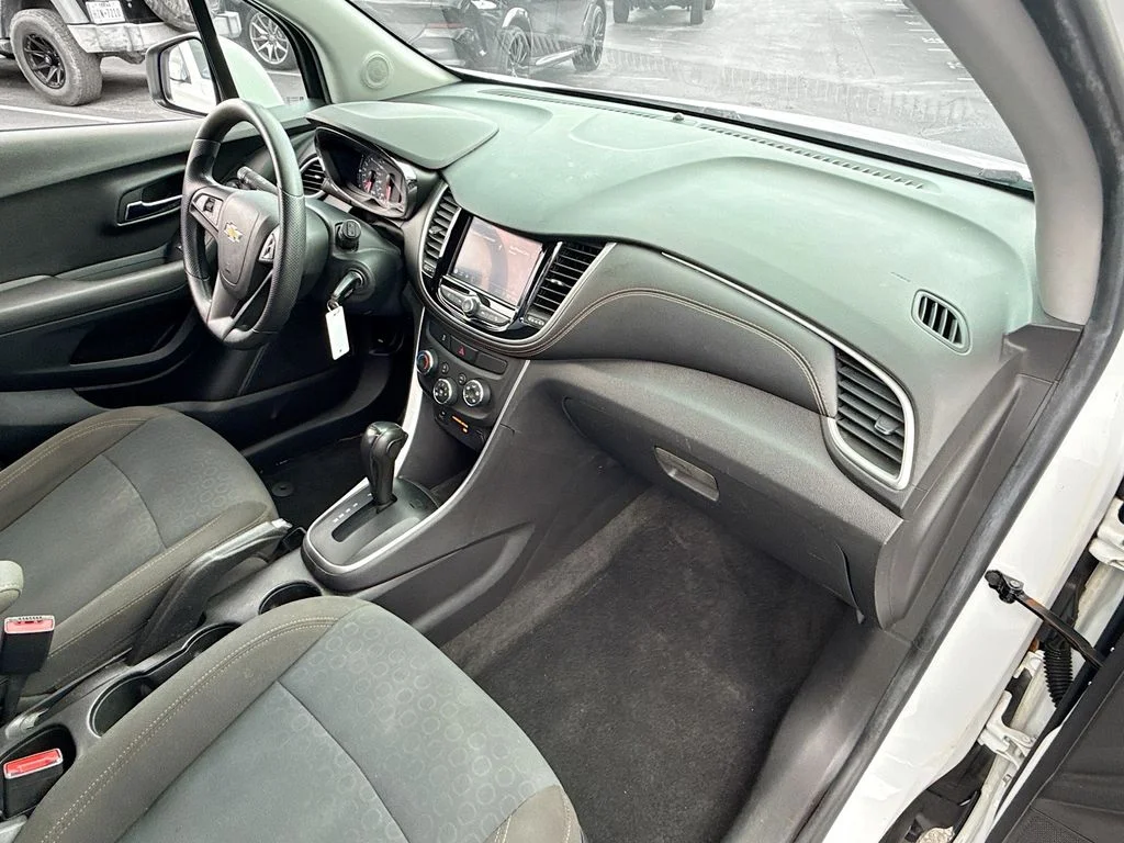 Used 2020 White Chevrolet LS image 32