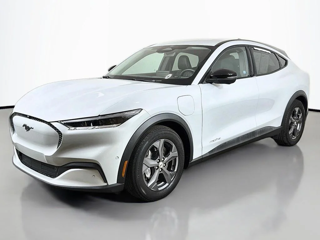 Used 2023 Space White Metallic Ford Select image 8