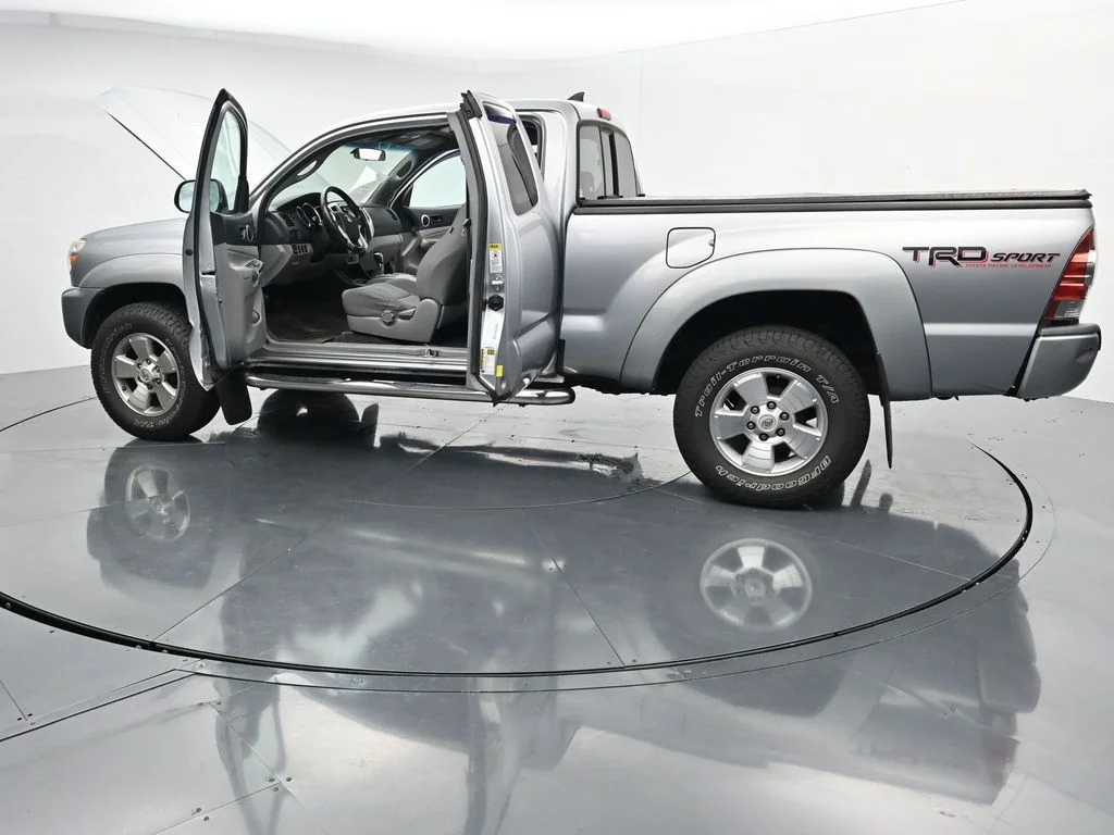 Used 2015 Silver Toyota Base image 39
