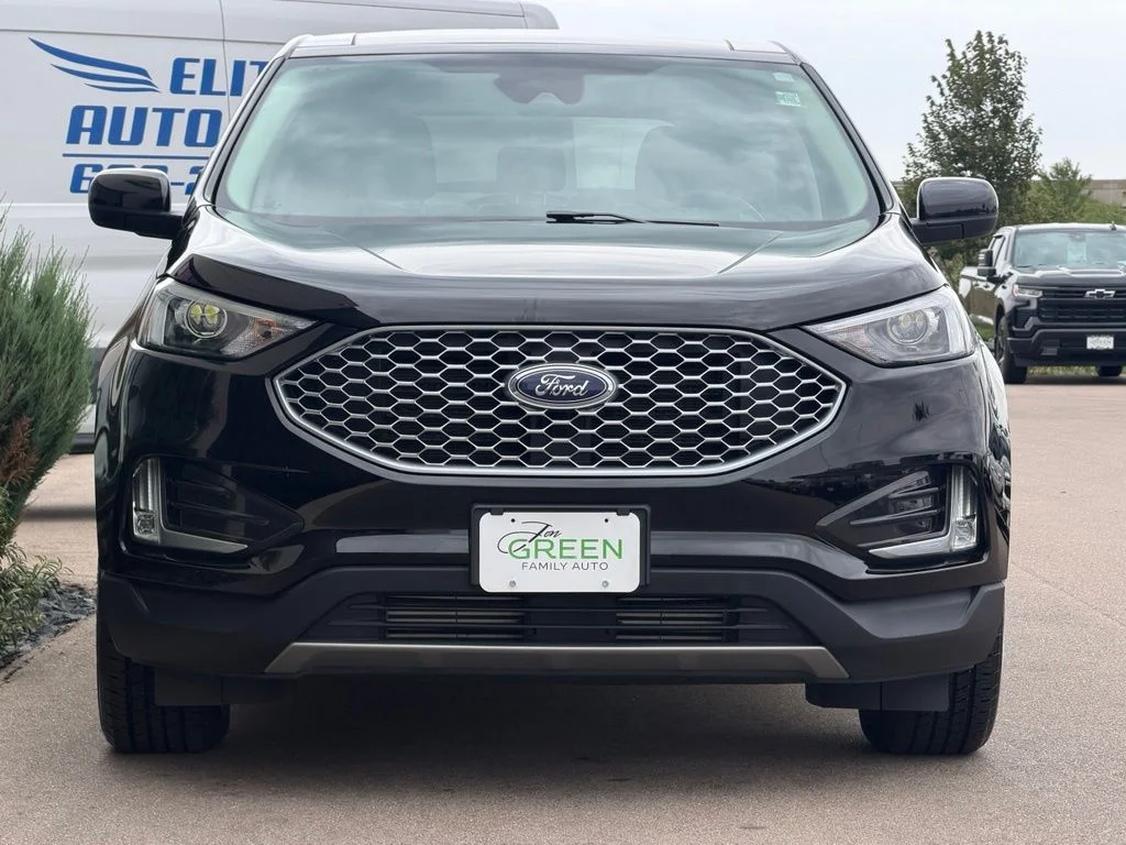Used 2024 Black Ford SEL image 6
