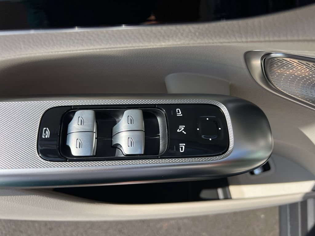 New 2027 Black Mercedes-Benz GLC 300 image 43