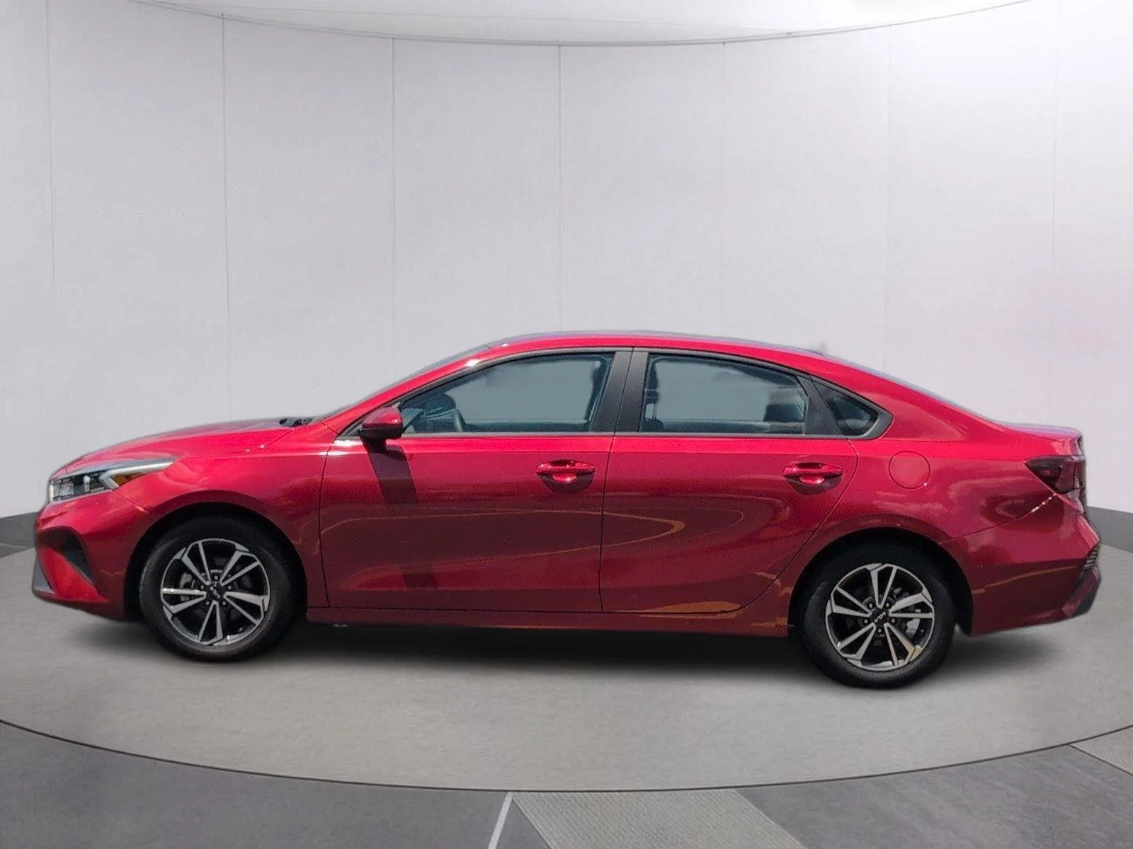 Used 2024 Currant Red Kia LXS image 2
