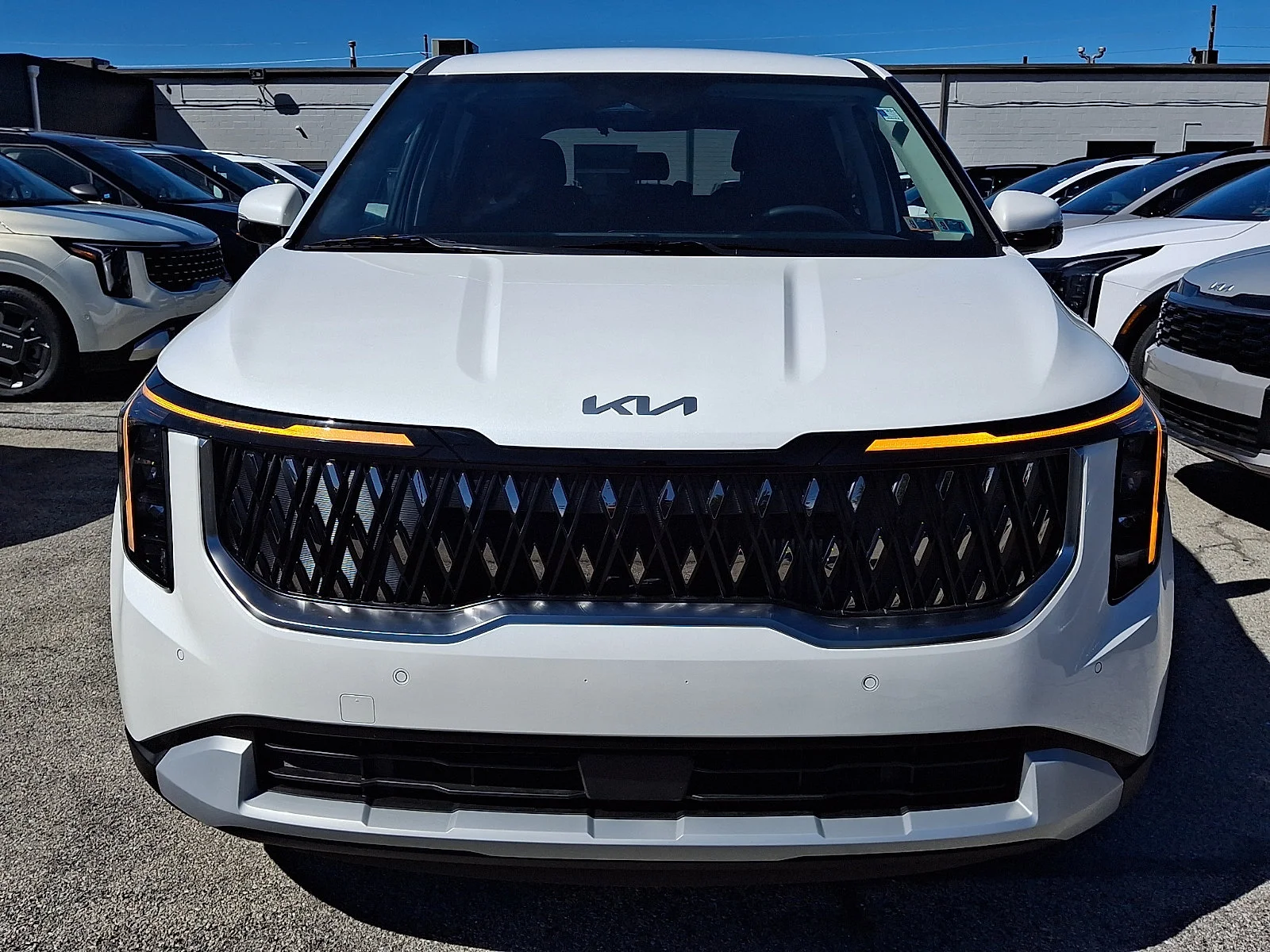 New 2027 White Kia LXS image 3