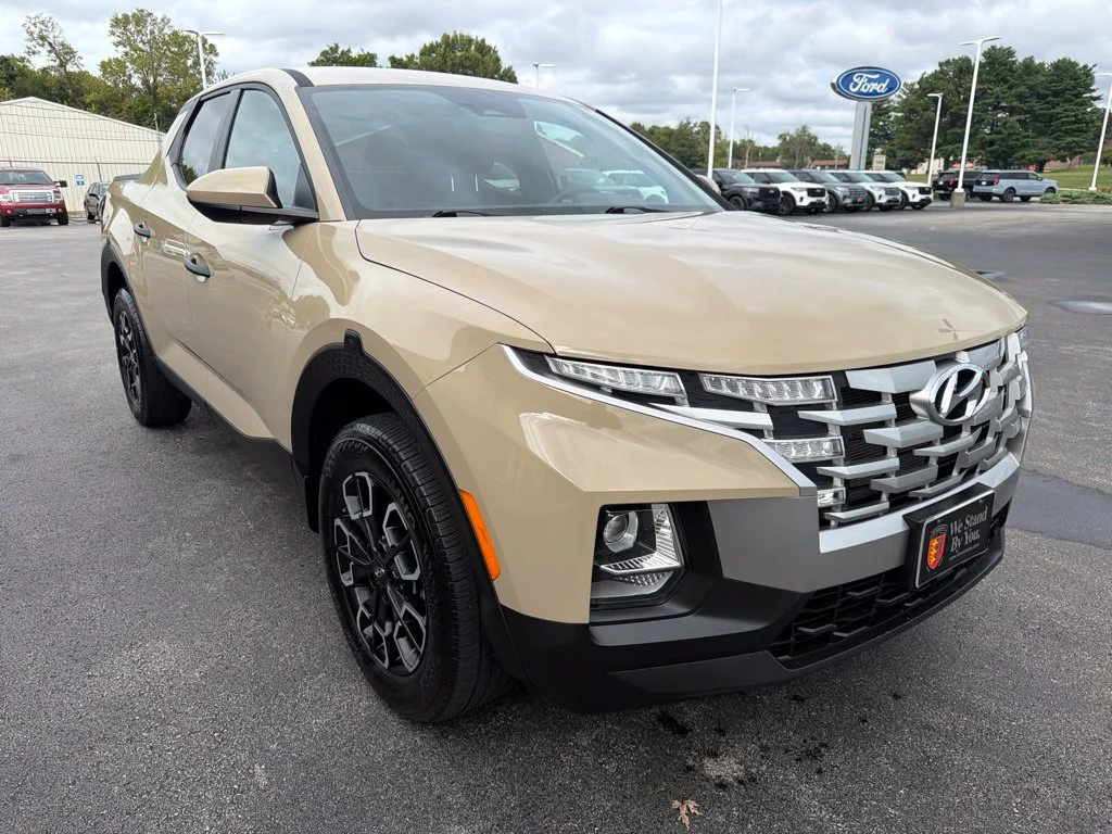Used 2023 Sand Hyundai SE image 6