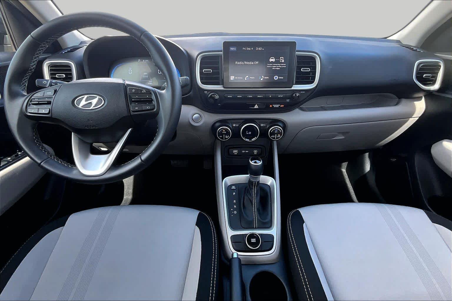 2025 Hyundai Venue SEL - Photo 16