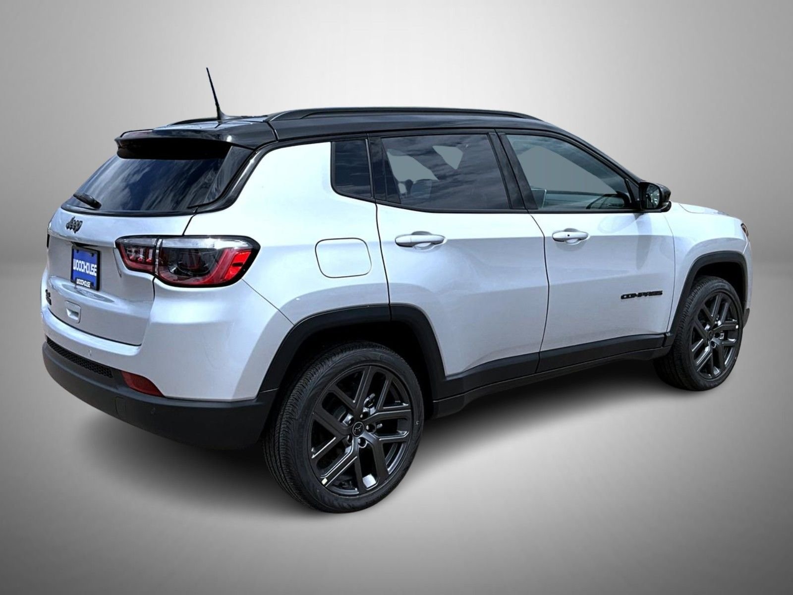 New 2026 Silver Zynith Metallic Clear-Coat Exterior Paint Jeep Limited image 5
