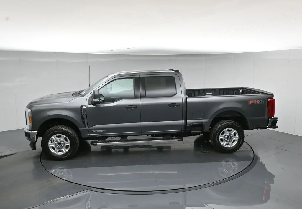 New 2026 Carbonized Gray Metallic Ford XLT image 42