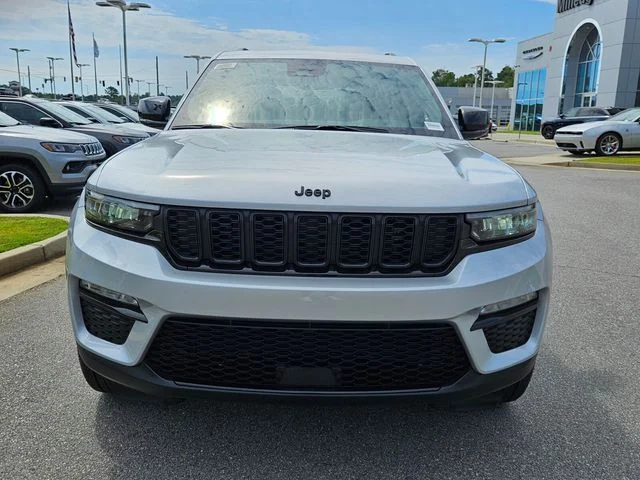 New 2025 Silver Zynith Exterior Paint Jeep Limited image 2