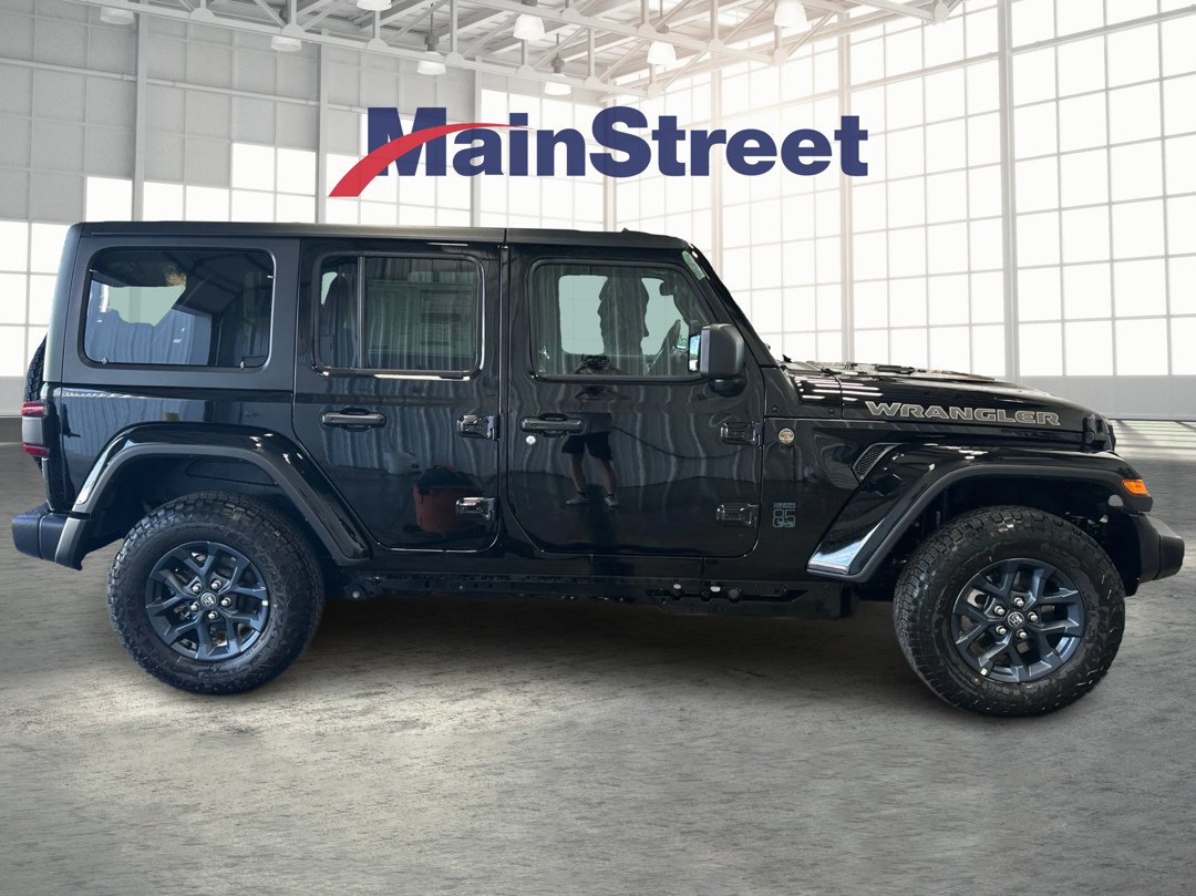 New 2026 Black Clear-Coat Exterior Paint Jeep 85th Anniversary Edition image 6