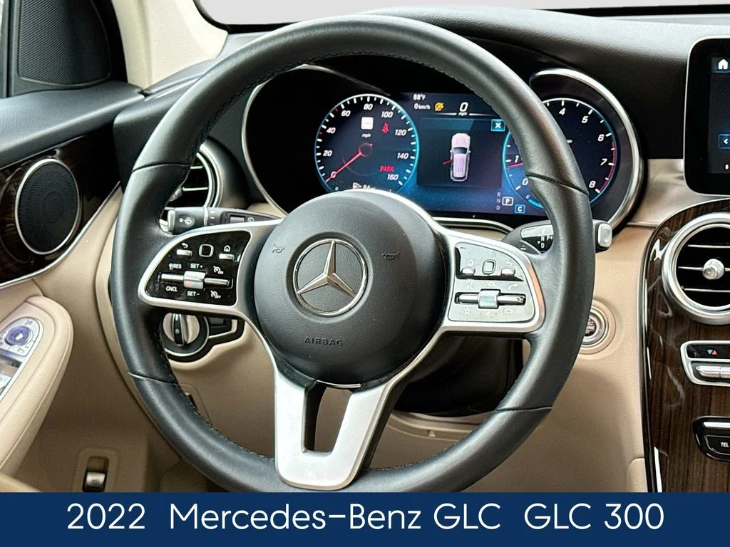 Used 2022  Mercedes-Benz GLC 300 image 27