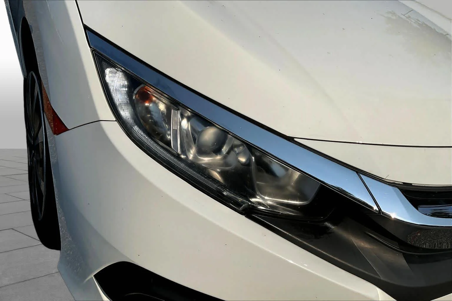 Used 2017 Taffeta White Honda LX image 27