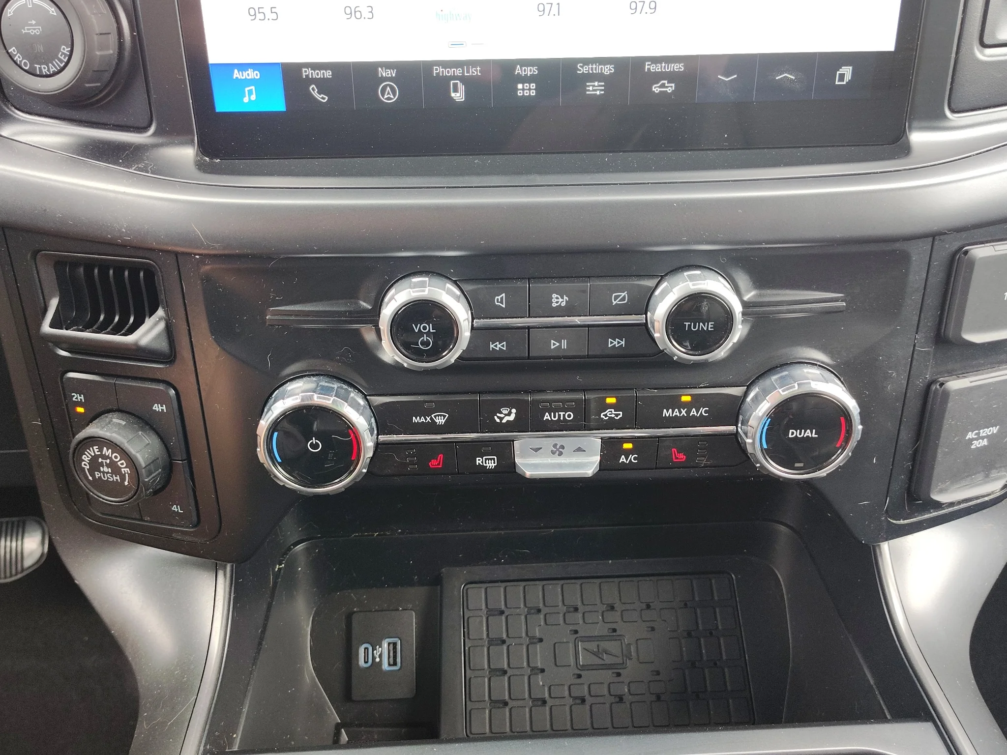 Used 2024 Agate Black Metallic Ford XLT image 22