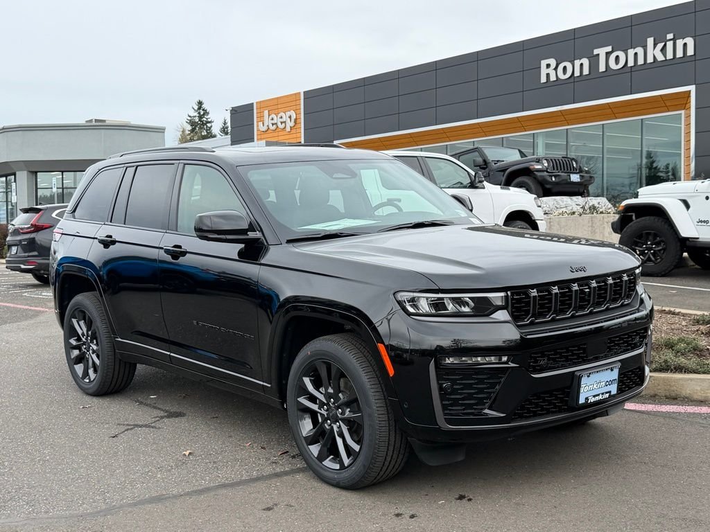 New 2026 Diamond Black Crystal Pearl-Coat Exterior Paint Jeep Limited Reserve image 2