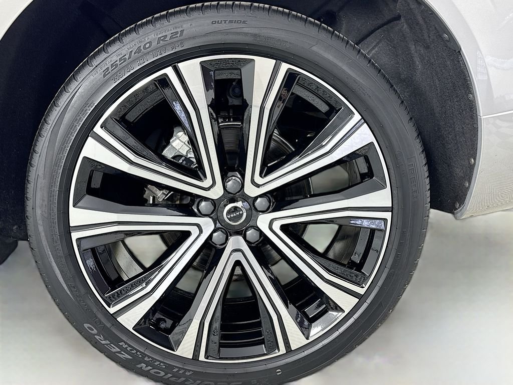 Used 2023 Silver Volvo B5 Ultimate Bright Theme image 32