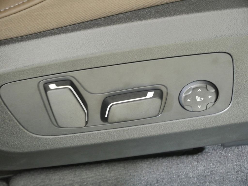 Used 2026 Dune Grey Metallic BMW 30 xDrive image 24