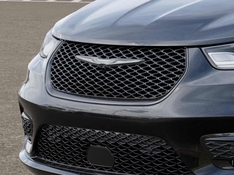 New 2026 Diamond Black Crystal Pearl-Coat Exterior Paint Chrysler Limited image 35