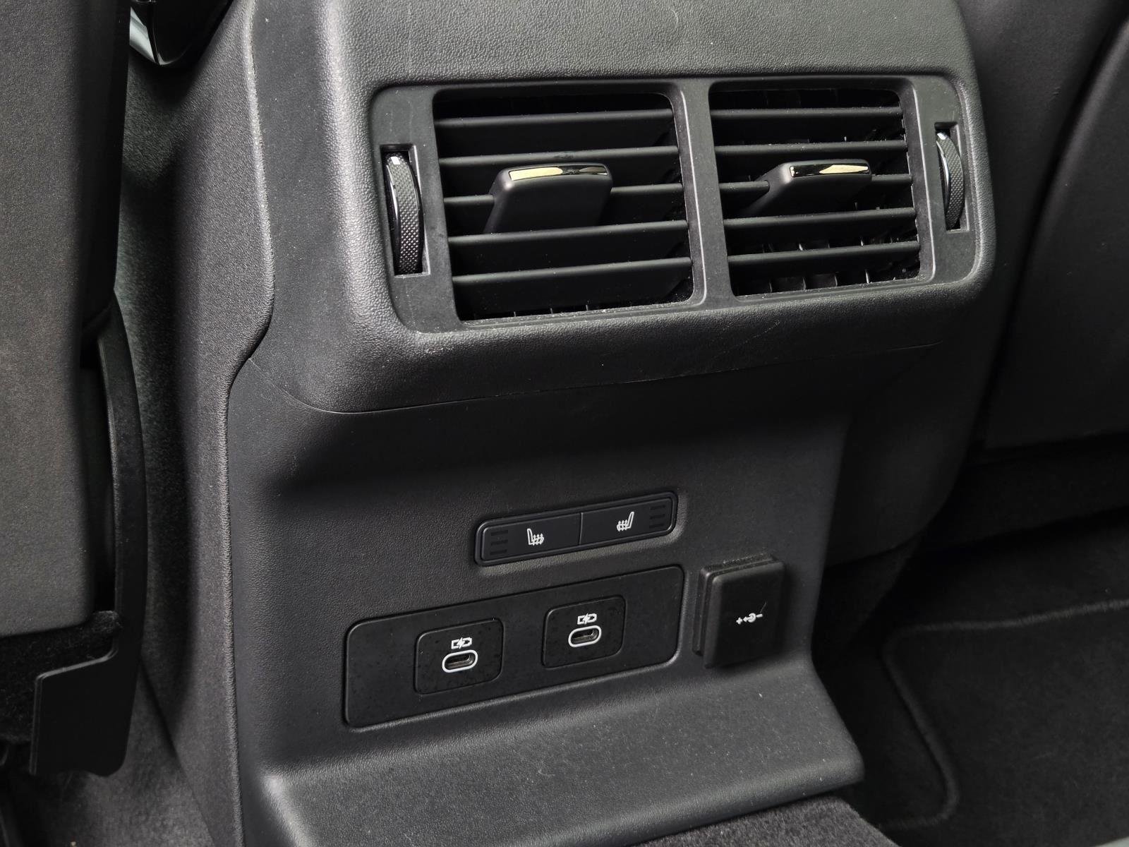 Used 2025 Santorini Black Metallic Land Rover Dynamic SE image 37