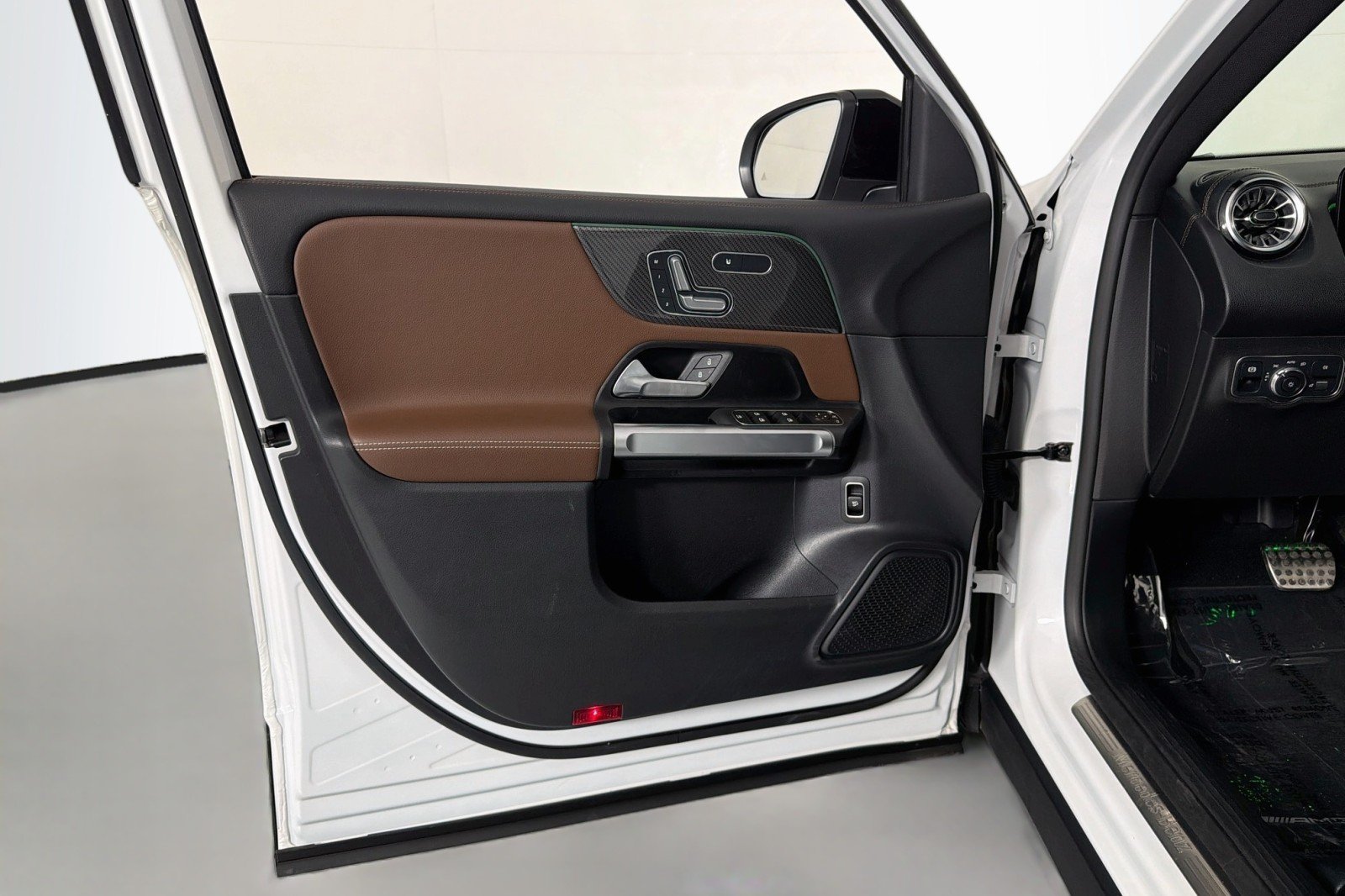 Used 2023 Digital White Metallic Mercedes-Benz 250 image 21