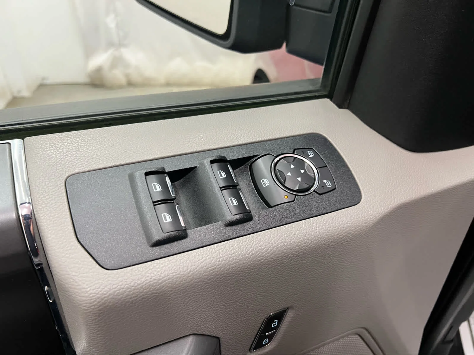 Used 2019 Ruby Red Metallic Tinted Clearcoat Ford XLT image 17