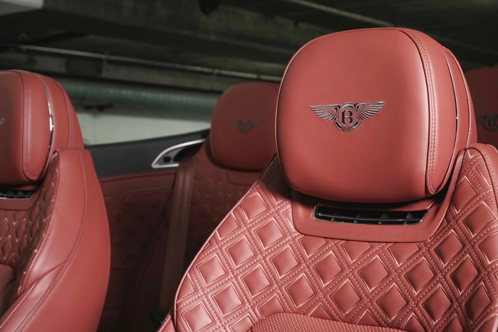 Used 2022 White Bentley  image 19