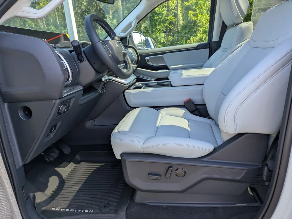 New 2027 Star White Metallic Tri-Coat Ford Platinum image 24