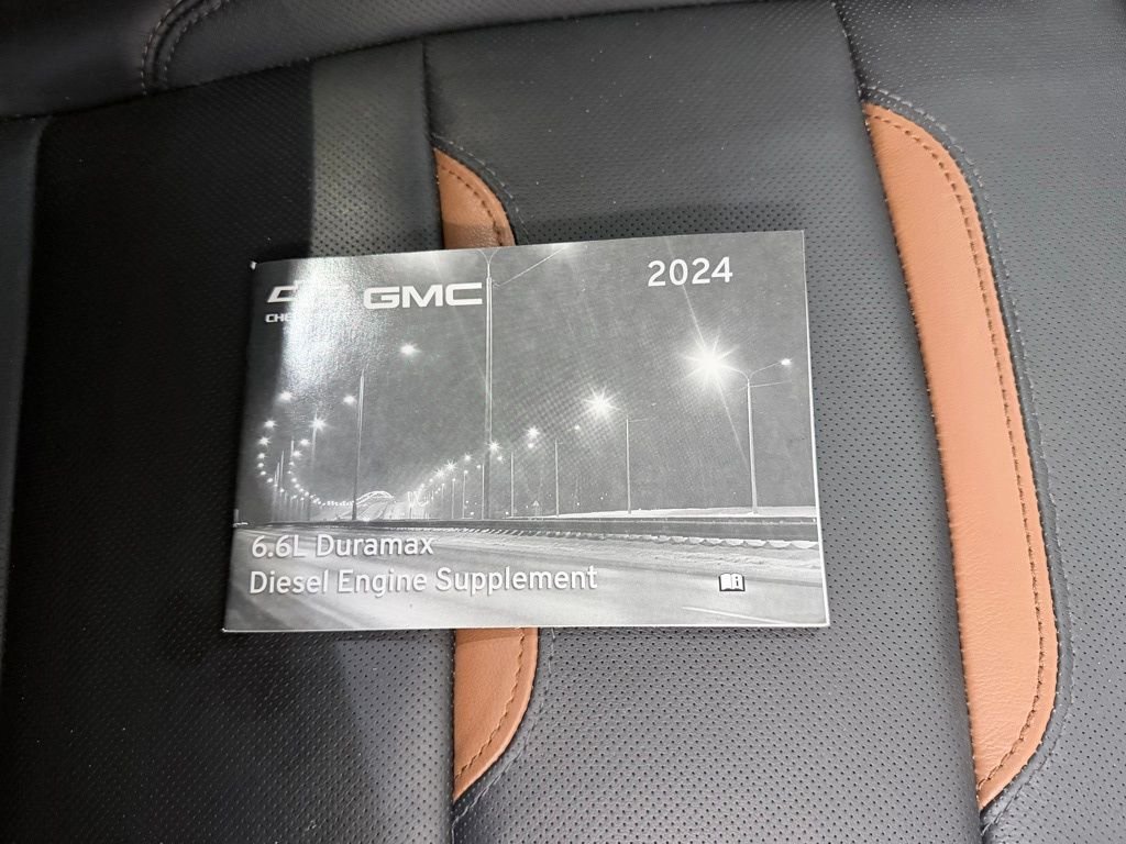 Used 2024 White GMC AT4 image 57